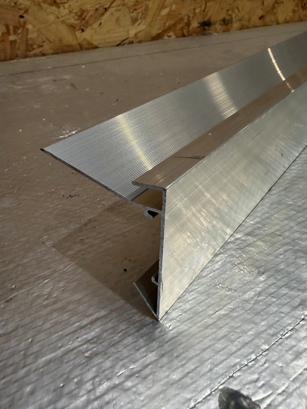 Product photo — Alum Trim AF2 64/60mm (2.5m) (image 1 of 2)