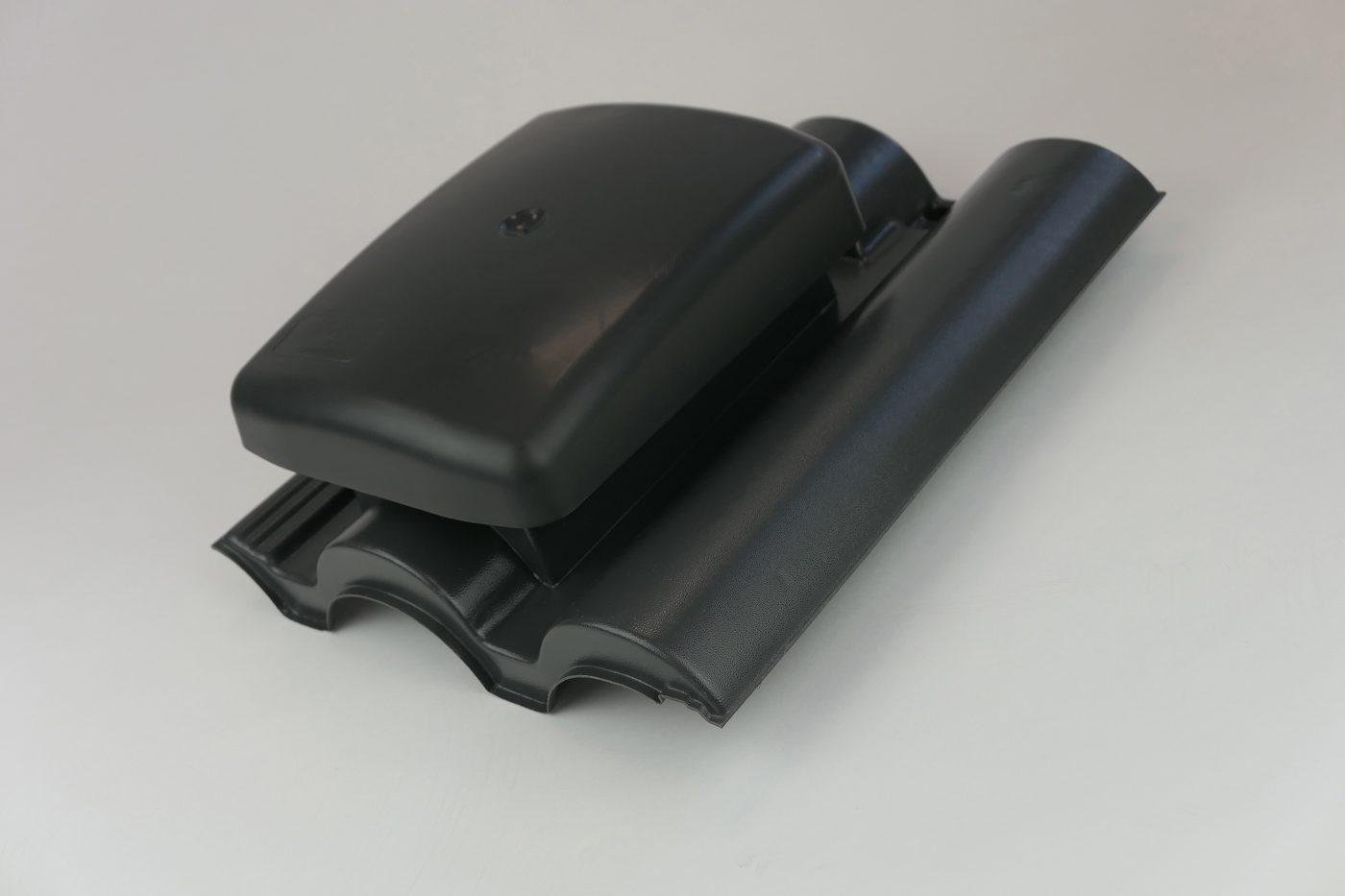 Product photo — UB19 Ubbink Hooded Tile Vent Bold Roll Anthracite (image 1 of 1)