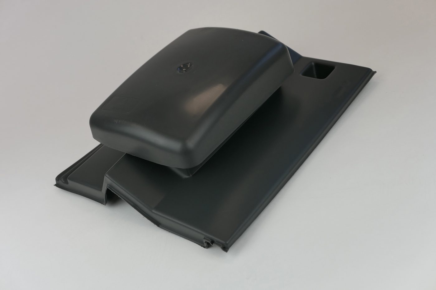 Product photo — UB19 Ubbink Hooded Tile Vent Delta Anthracite (image 1 of 1)